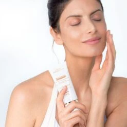 Protezione Solare Anti-macchie Uniformante 50ml Institut Esthederm -Negozio Di Cosmetici 114226